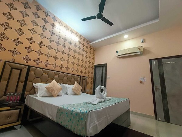 Deluxe Room | 1 bedroom, soundproofing, free WiFi, wheelchair access