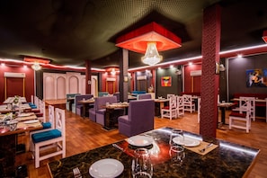 Restaurant - Hotel Chotiwala – 10 Mins from Kashi Vishwanath Temple (Varanasi)