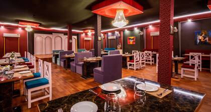 Hotel Chotiwala – 10 Mins from Kashi Vishwanath Temple