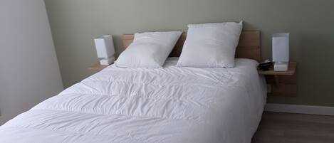 3 bedrooms, bed sheets