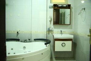 Rainfall showerhead, free toiletries, hair dryer, bathrobes