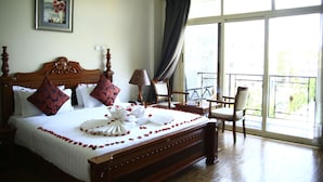Luxury Suite | Egyptian cotton sheets, premium bedding, pillowtop beds, in-room safe - Dire international hotel (Adama)