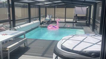 Piscine couverte, piscine extérieure