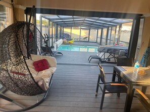 Piscine couverte, piscine extérieure