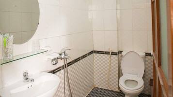 Doccia, doccia idromassaggio, set di cortesia firmato, asciugacapelli