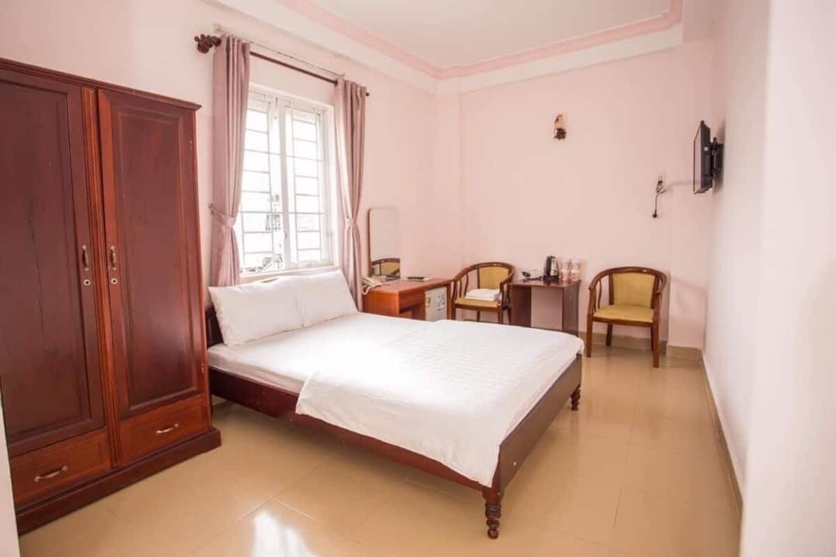 Basic Double Room Single Use | Premium bedding, memory foam beds, free WiFi, bed sheets