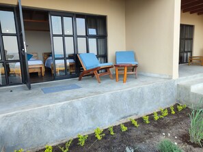 Didekorasi berbeda-beda, meja kerja, dan ruang kerja ramah laptop