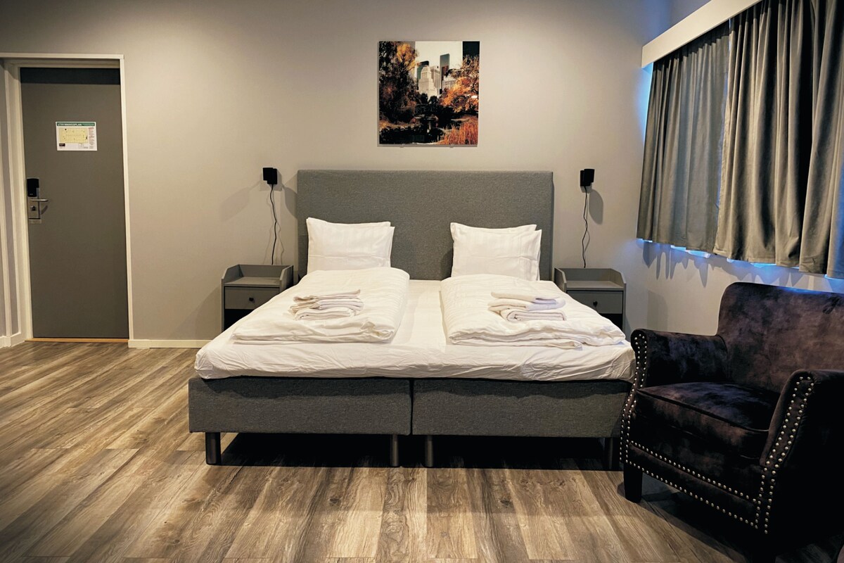 Economy Double Room | Desk, laptop workspace, WiFi (free), bed sheets
