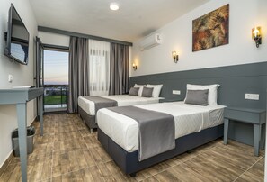 Deluxe Triple Oda Balkonlu | Premium bedding, minibar, free WiFi, bed sheets - Kensington Kerdime Beach Hotel (Marmaris)