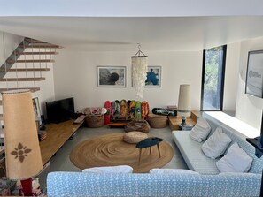 Fernseher, Bücher, Computerbildschirme, Drucker