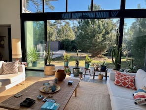 Fernseher, Bücher, Computerbildschirme, Drucker