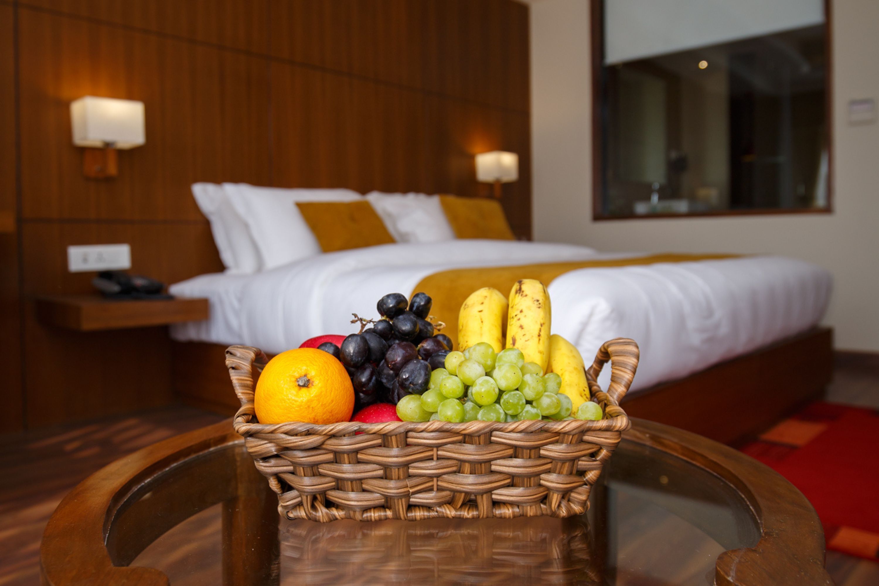 Executive Double Room | Minibar, desk, iron/ironing board (on request), WiFi (free)