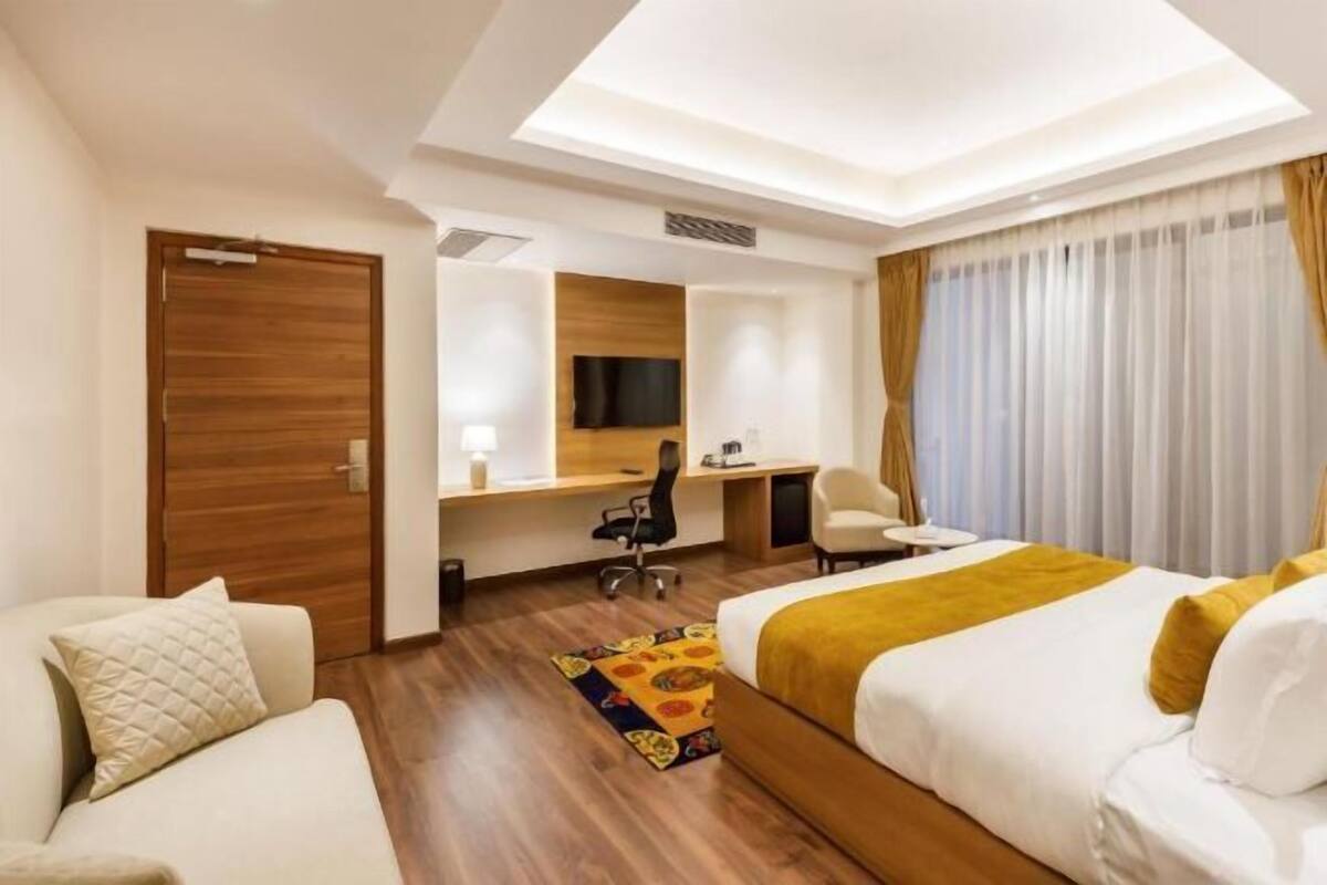 Minibar, desk, iron/ironing board, free WiFi