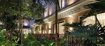 Hotel Thrive, A Tropical Courtyard