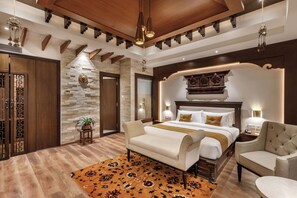 Junior-Studiosuite | Minibar, Schreibtisch, Bügeleisen/Bügelbrett, kostenloses WLAN