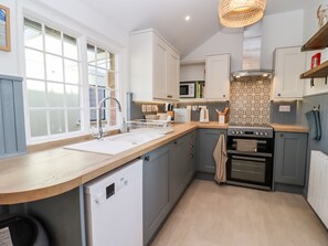 Frigorífico, lavavajillas, hervidor eléctrico y tostadora