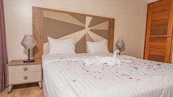 2 bedrooms, in-room safe, iron/ironing board, free WiFi