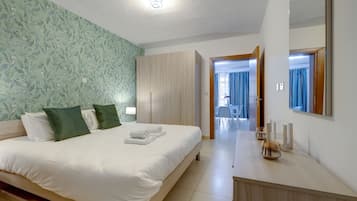 Iron/ironing board, free WiFi, bed sheets