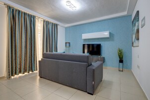 40-inch LCD TV with cable channels, TV