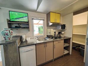 Réfrigérateur, micro-ondes, plaque de cuisson, lave-vaisselle