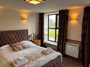 Traditional Double Room | Egyptian cotton sheets, premium bedding, down comforters - Fernhill Hotel (Rochdale)