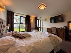 Egyptian cotton sheets, premium bedding, down duvets - Fernhill Hotel (Rochdale)