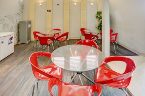 Restaurant - Super OYO Capital O 90056 Wisma Kebon Kacang 9 (Jakarta)