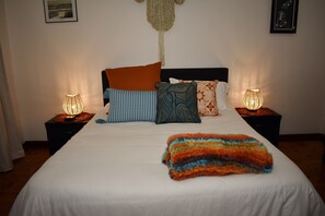 2 slaapkamers, een kluis op de kamer, een bureau, reisbedje