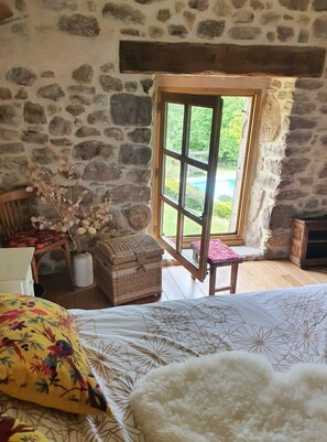 4 bedrooms, iron/ironing board, bed sheets