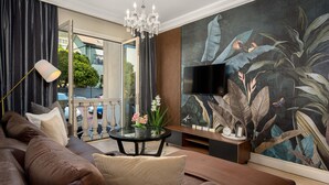 Unclassified image, 3 of 17, button - Cape Royale 213 (Cape Town)