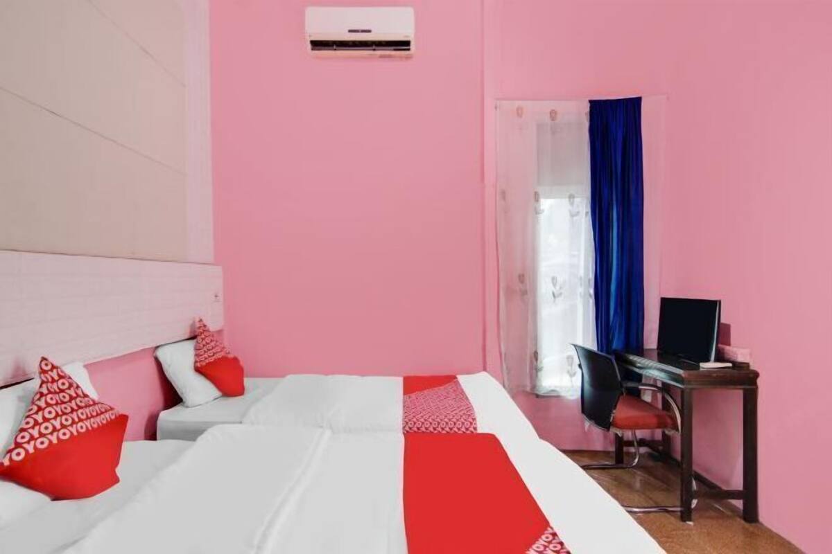 Free WiFi, bed sheets