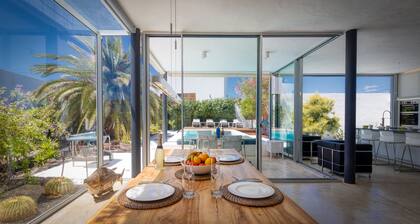 Luxury Villa in Guatiza-3 Bedrooms-5 Pax-Heated pool-Wi-Fi-Sea view-Chill out