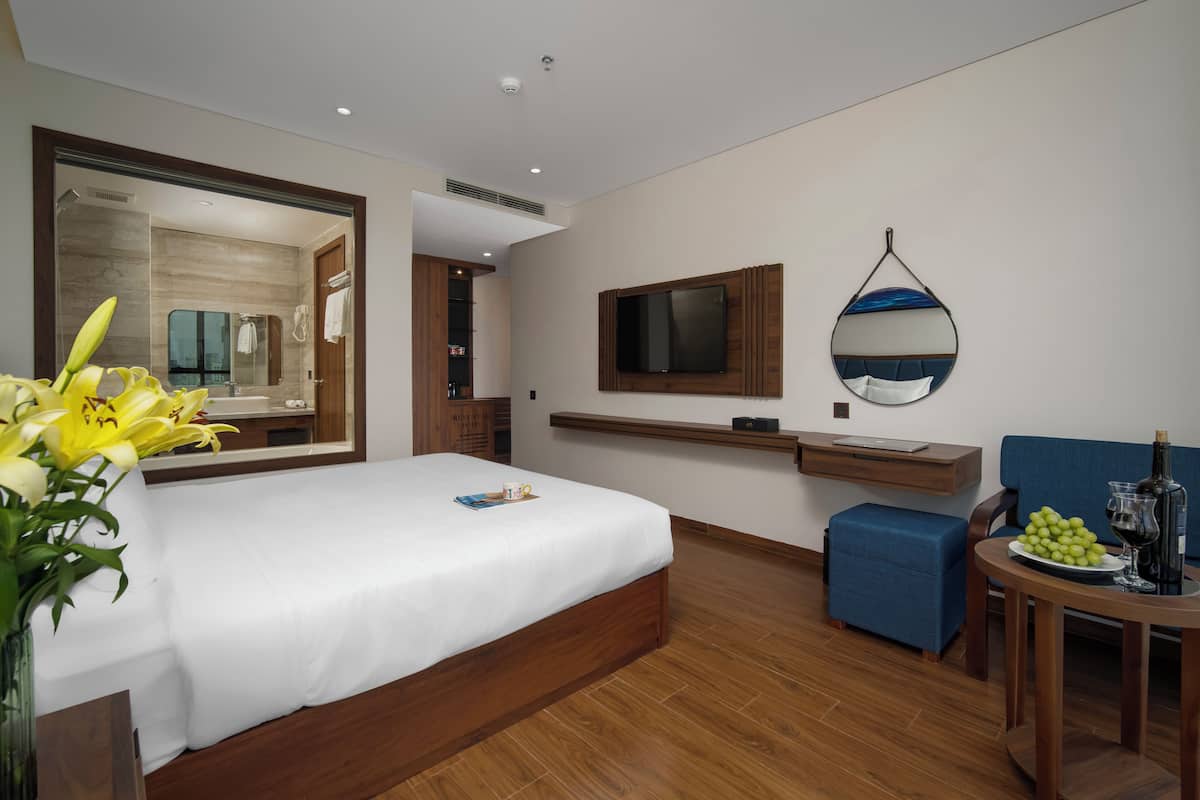 1 bedroom, Frette Italian sheets, premium bedding, Select Comfort beds