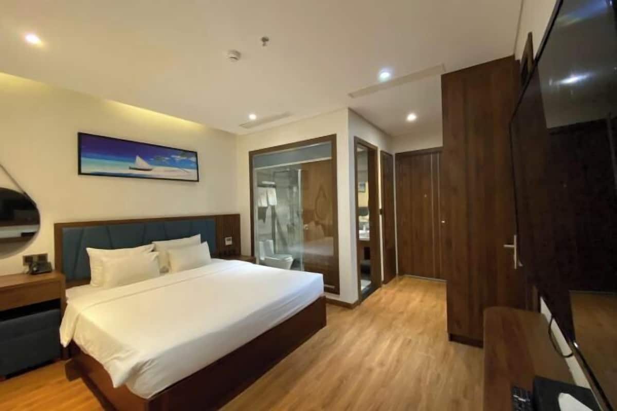 1 bedroom, Frette Italian sheets, premium bedding, Select Comfort beds