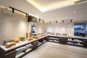 Colazione completa a pagamento, servita tutte le mattine