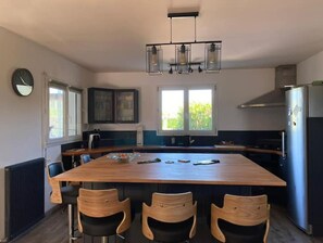 Kjøleskap, mikrobølgeovn, ovn og oppvaskmaskin