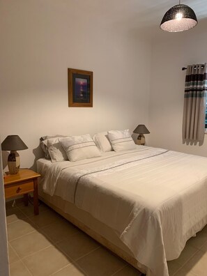 2 chambres, fer et planche à repasser, Wi-Fi, draps fournis