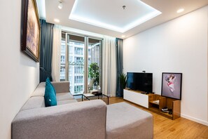 Apartamento econômico | Área de estar | TV de tela plana 60 polegadas com canais a cabo, TV, filmes recentes