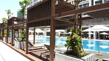 2 outdoor pools