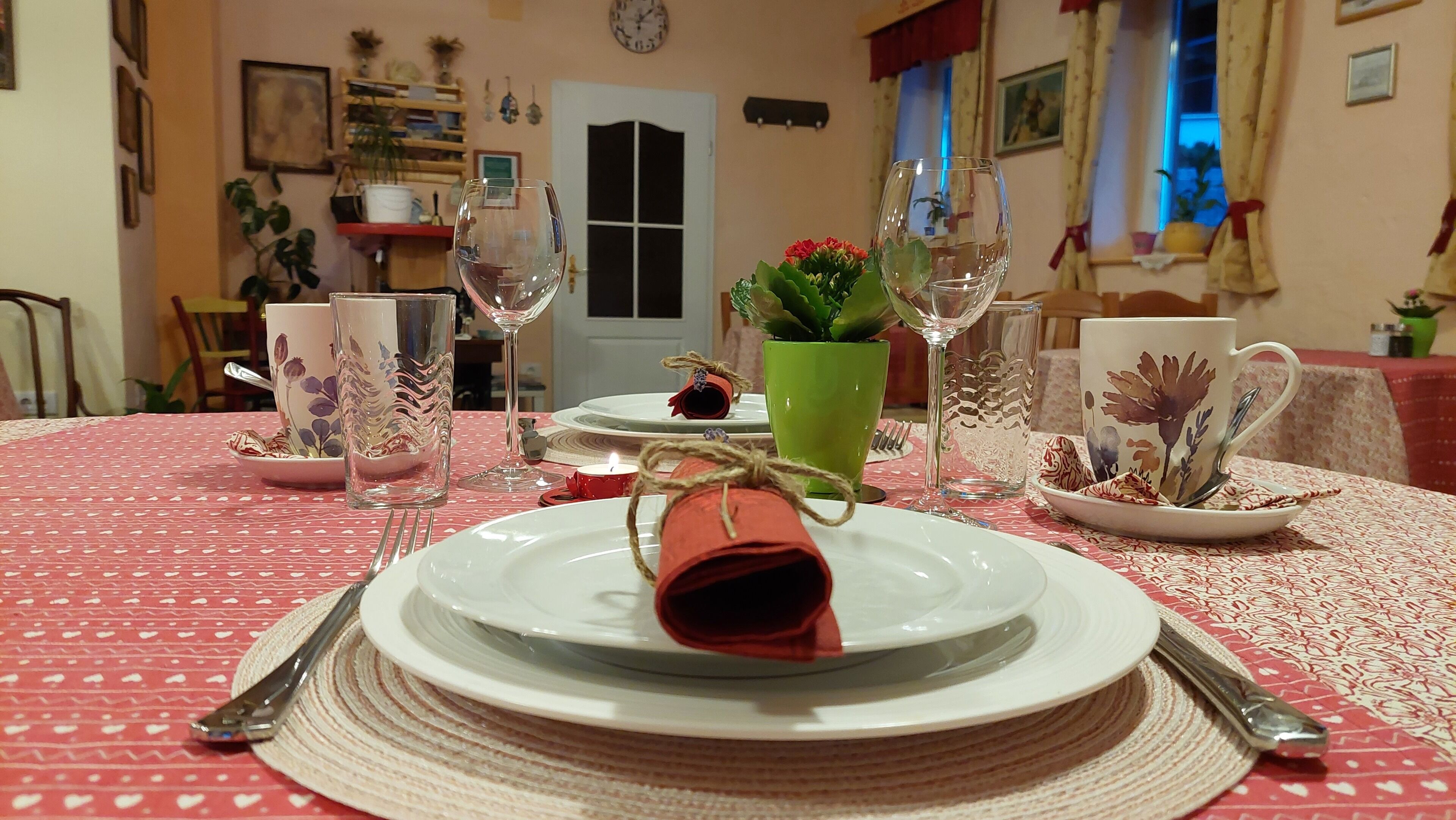 Daily cooked-to-order breakfast (EUR 1 per person)