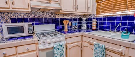 Fridge, microwave, oven, coffee/tea maker