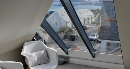 Modern open plan house, sea views and hot tub