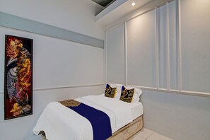Chambre économique double | Bureau, espace de travail pour ordinateurs portables