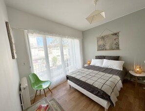 2 bedrooms, iron/ironing board, free WiFi, bed sheets