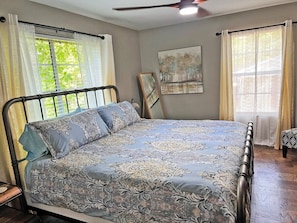3 bedrooms, desk, iron/ironing board, free WiFi