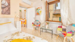 A well-lit bedroom with a bed, a desk, a chair, and a window with curtains. - Apartment Minù (Chianciano Terme)