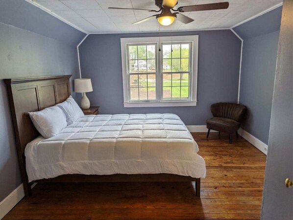 5 bedrooms, iron/ironing board, WiFi, bed sheets