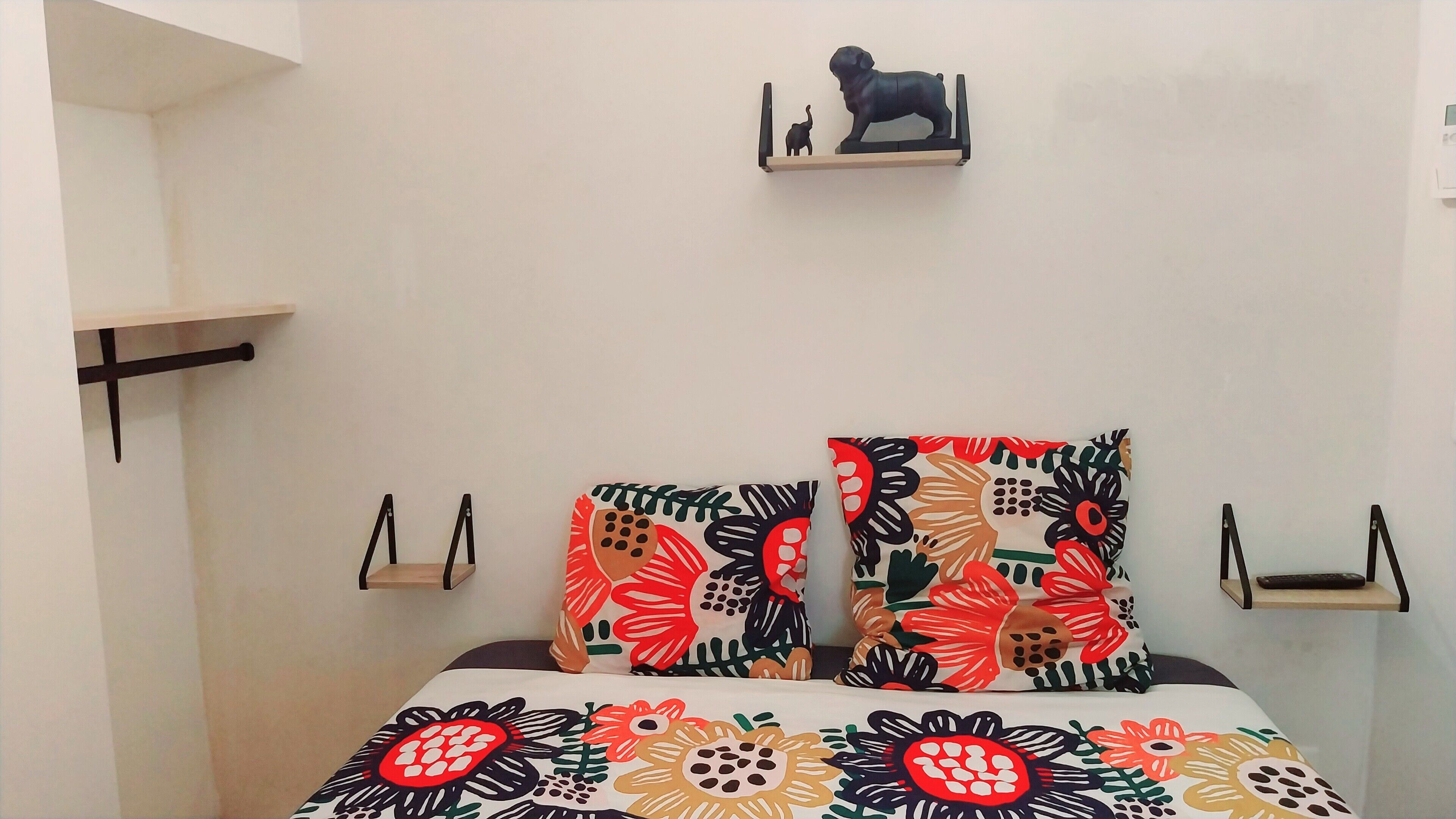 2 slaapkamers, een bureau, een strijkplank/strijkijzer, gratis wifi