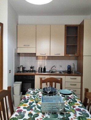 Fridge, microwave, oven, stovetop - Essences of Sicily Apartment Letojanni - Taormina (Letojanni)