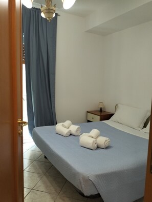 2 bedrooms, iron/ironing board, travel cot, free WiFi